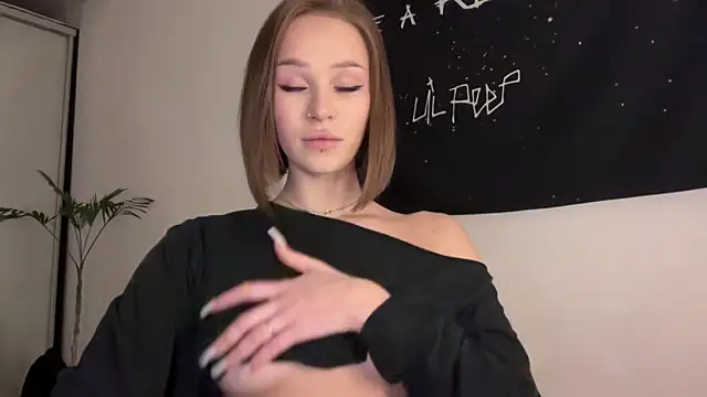 ur molly online show from 13, 4, 2026