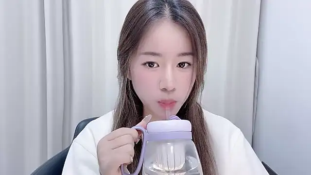 chloe-01 online show from 17, 1, 2025