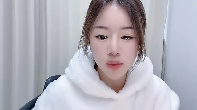 chloe-01 online show from 6, 12, 2024