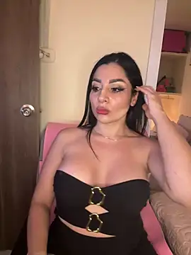 Snapshot of MOMALANA chatting on 17, 10, 2025 MOMALANA online show from 17, 10, 2025