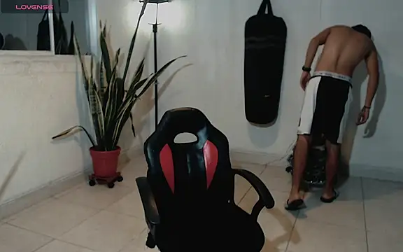 Snapshot of NicksonRoyce chatting on 9, 10, 2025 NicksonRoyce online show from 9, 10, 2025
