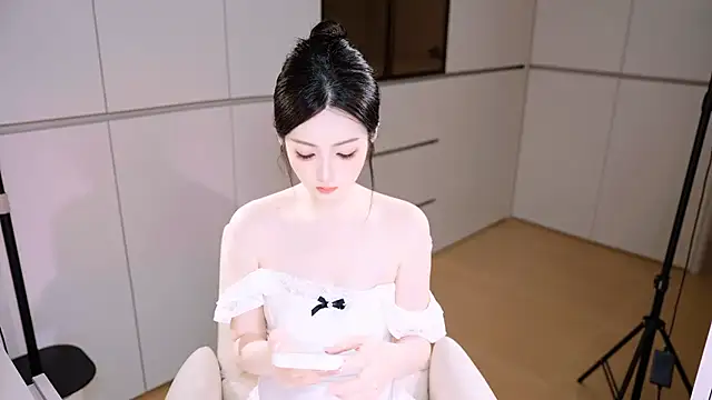 Eimile online show from 27, 4, 2026