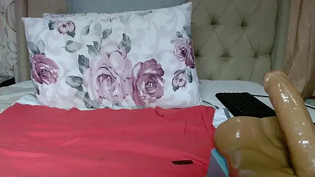 QUEENSHEBAxx01 online show from 6, 2, 2026