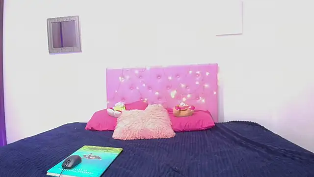 issa kitty online show from 19, 2, 2025
