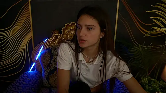 Snapshot of ValeryRoyale chatting on 2, 2, 2025 ValeryRoyale online show from 2, 2, 2025
