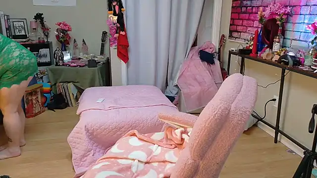 Luna1984 online show from 9, 10, 2025