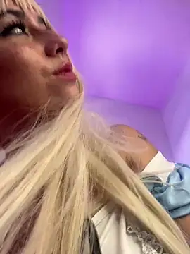 Snapshot of HannaSmiith chatting on 10, 3, 2025 HannaSmiith online show from 10, 3, 2025