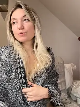 Snapshot of carlaaa chatting on 6, 11, 2025 carlaaa online show from 6, 11, 2025