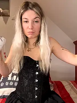 Snapshot of carlaaa chatting on 25, 11, 2025 carlaaa online show from 25, 11, 2025