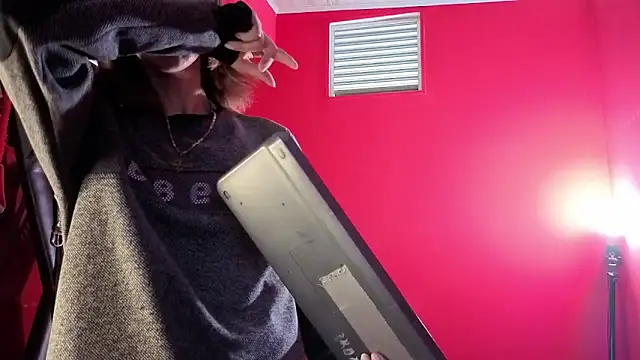 Ambar Roux  online show from 6, 3, 2026