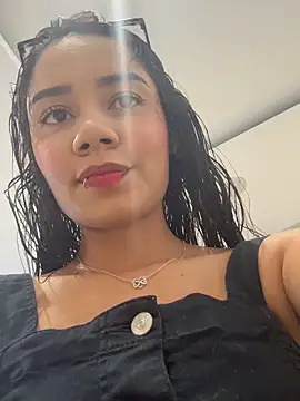 Snapshot of _Luana chatting on 25, 10, 2025  Luana online show from 25, 10, 2025