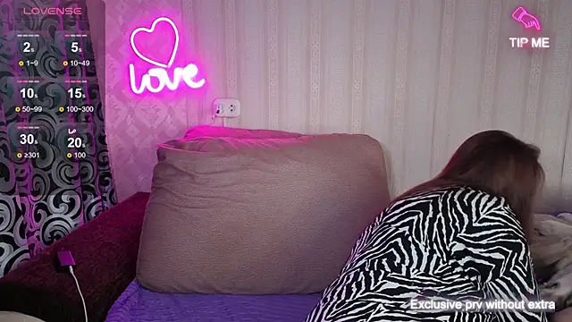 KellyCrystall online show from 6, 11, 2025