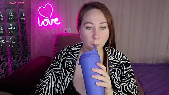 KellyCrystall online show from 8, 11, 2025