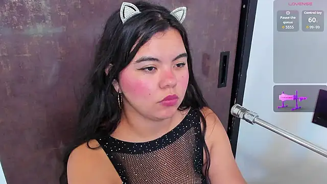 klhoe boobs online show from 18, 2, 2026