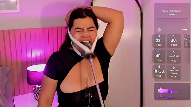 klhoe boobs online show from 27, 3, 2026