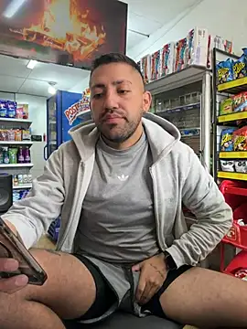 JuanZapata33 online show from 15, 7, 2026