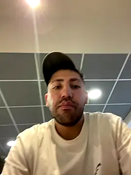 JuanZapata33 online show from 5, 12, 2025