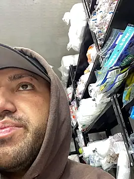 JuanZapata33 online show from 5, 2, 2026