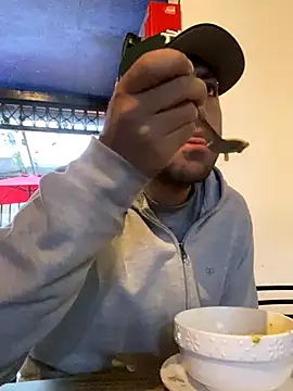 JuanZapata33 online show from 12, 11, 2025