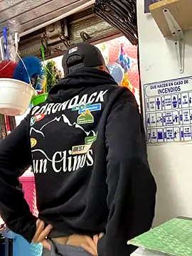 JuanZapata33 online show from 11, 11, 2025