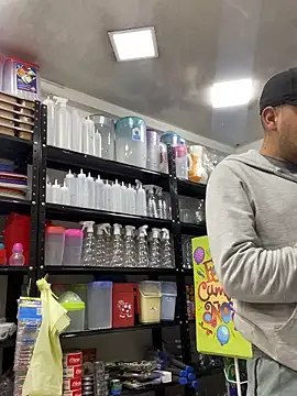 JuanZapata33 online show from 23, 11, 2025