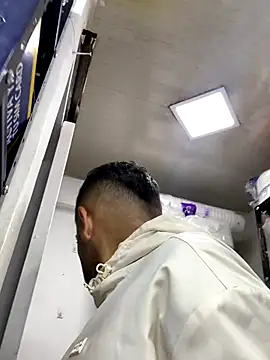 JuanZapata33 online show from 16, 11, 2025