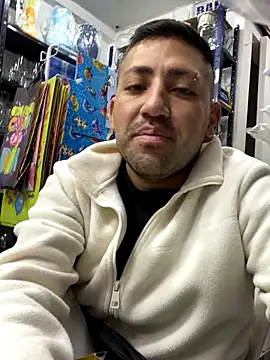 JuanZapata33 online show from 5, 11, 2025