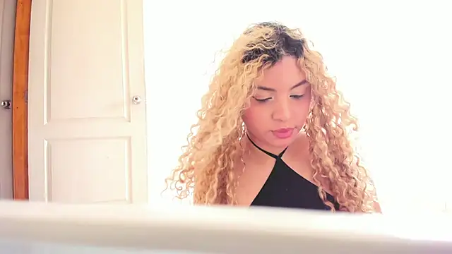 ScarlettDuran online show from 4, 10, 2025