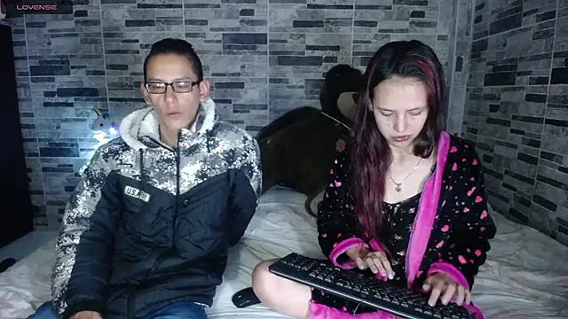 Emili And Paul online show from 7, 12, 2024