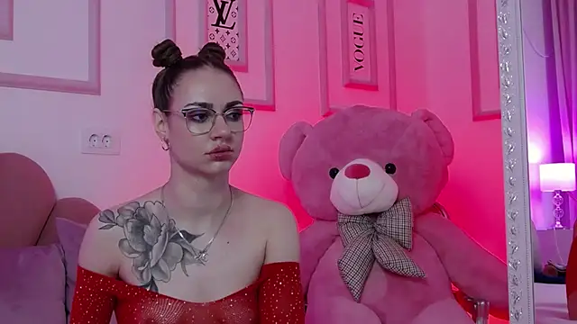 Abby  White online show from 18, 3, 2025