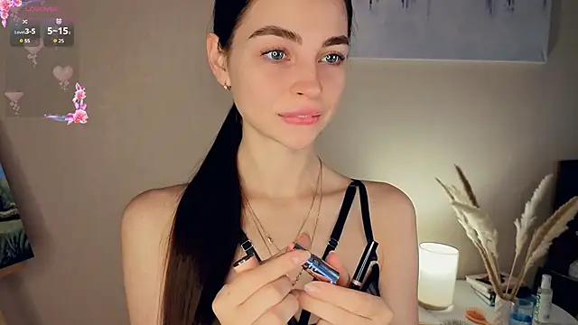 MaryJacksoon online show from 18, 10, 2025