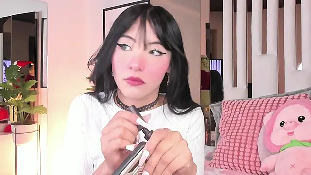 Kitty Eliffe online show from 3, 12, 2025