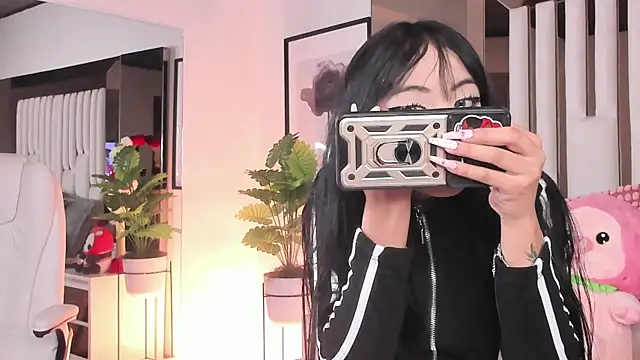 Kitty Eliffe online show from 4, 12, 2025