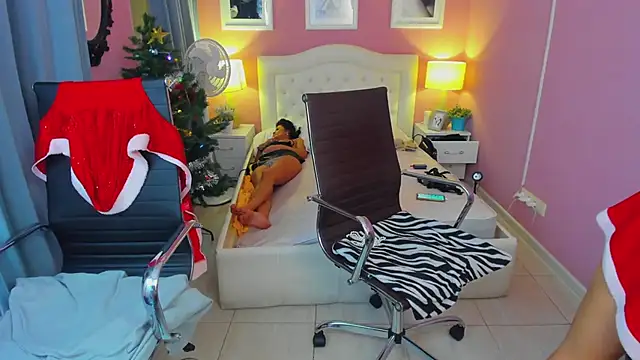 EricaAndPenelopa online show from 28, 12, 2024