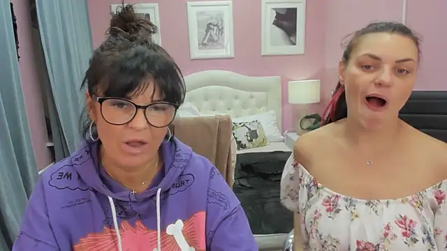 EricaAndPenelopa online show from 28, 11, 2025