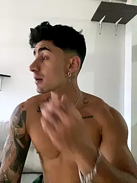 Snapshot of Danifornari chatting on 29, 10, 2025 Danifornari online show from 29, 10, 2025