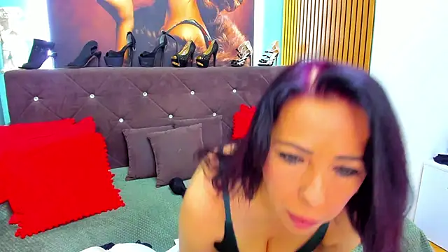 Snapshot of LauraSin chatting on 30, 5, 2026 LauraSin online show from 30, 5, 2026