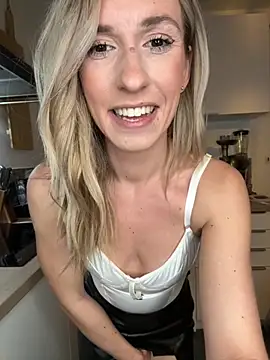 lola tentatiion online show from 16, 11, 2025