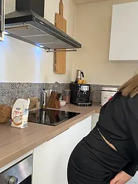 lola tentatiion online show from 9, 3, 2026