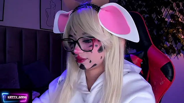 Kitty Gang online show from 31, 10, 2025