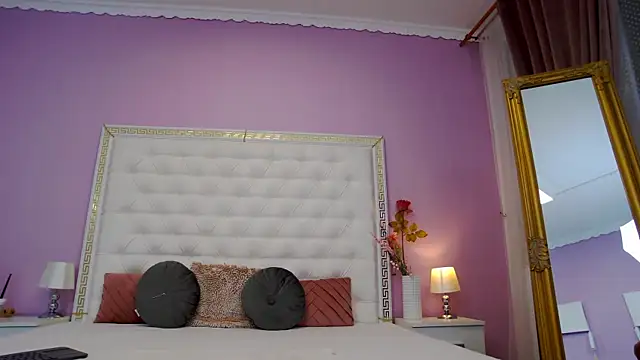 Lenna Paul online show from 30, 10, 2025