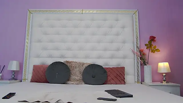 Lenna Paul online show from 3, 11, 2025