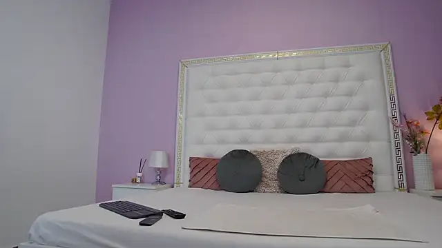 Lenna Paul online show from 5, 12, 2025