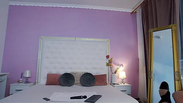 Lenna Paul online show from 6, 3, 2026