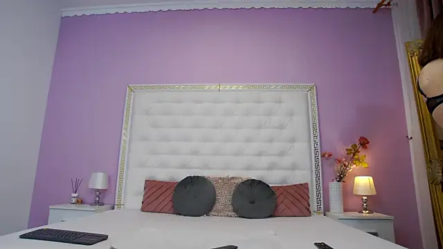 Lenna Paul online show from 12, 1, 2026