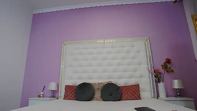 Lenna Paul online show from 19, 11, 2025