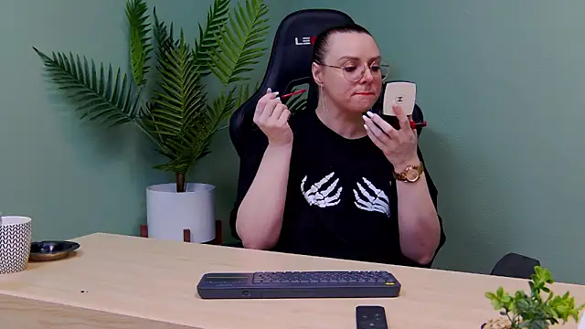 AngellaWhitte online show from 13, 2, 2025