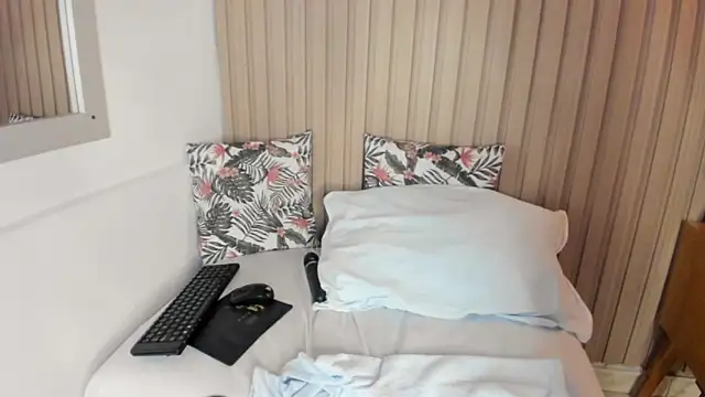Snapshot of emma_collson chatting on 25, 2, 2025 emma collson online show from 25, 2, 2025