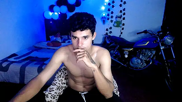 Snapshot of freddy_romas chatting on 21, 10, 2025 freddy romas online show from 21, 10, 2025