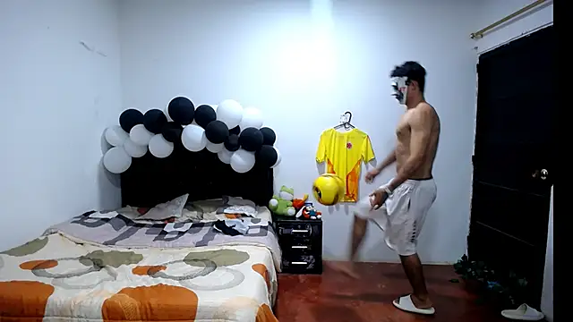 Snapshot of freddy_romas chatting on 12, 10, 2025 freddy romas online show from 12, 10, 2025